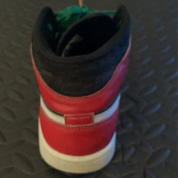 Jordan 1s (used) Size 7.5 - Picture 2 of 3